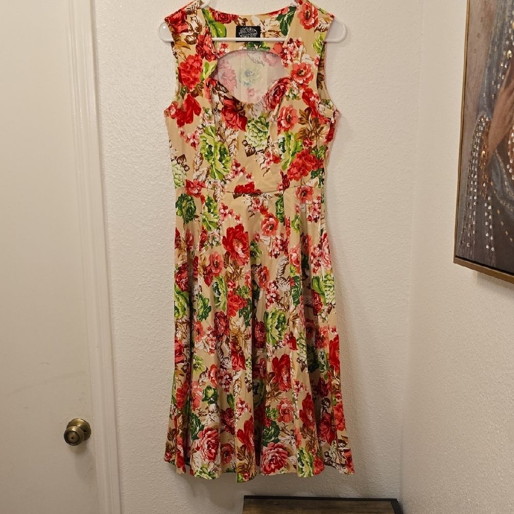 Hearts & Roses Floral Sleeveless Midi Dress in Beige with Red & Green Blooms - Picture 1 of 6